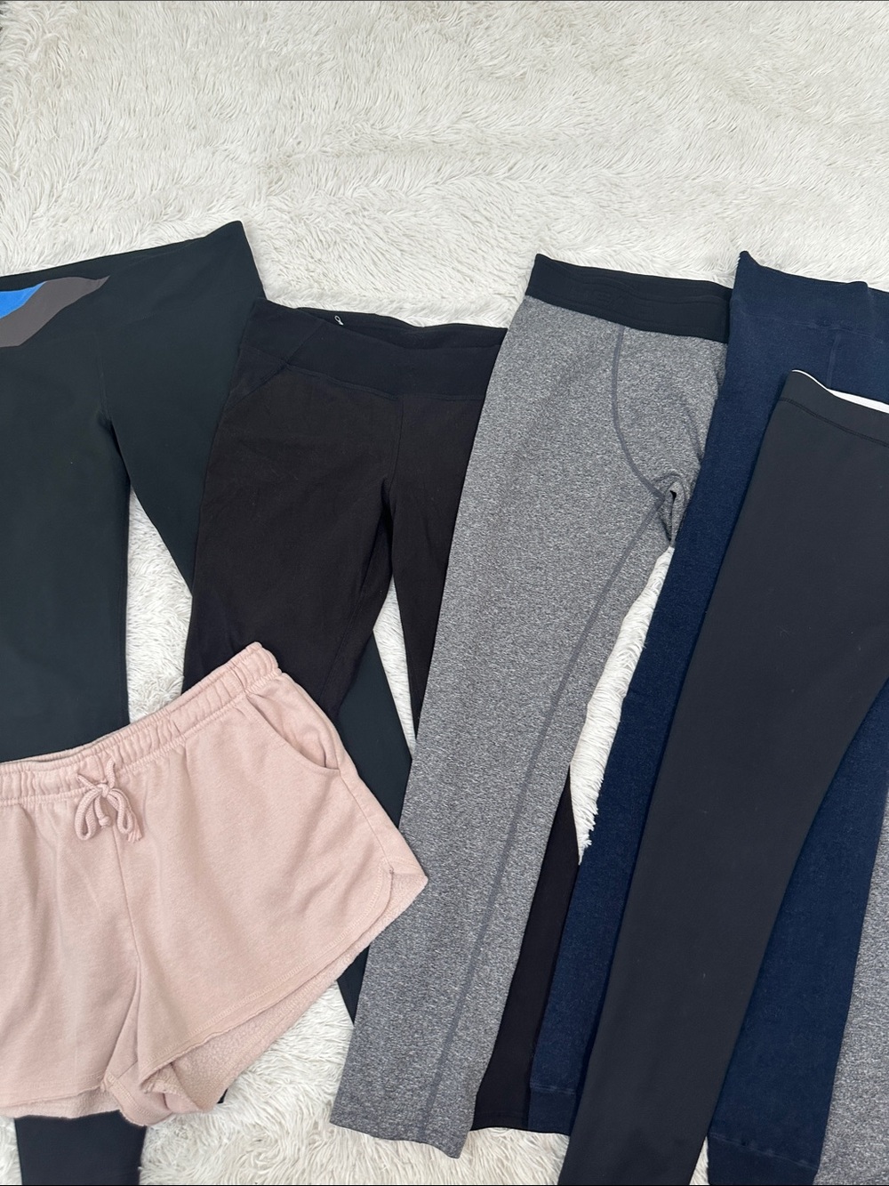 🦊 Bundle of 6 Woman’s Leggings/Shorts Size M/L